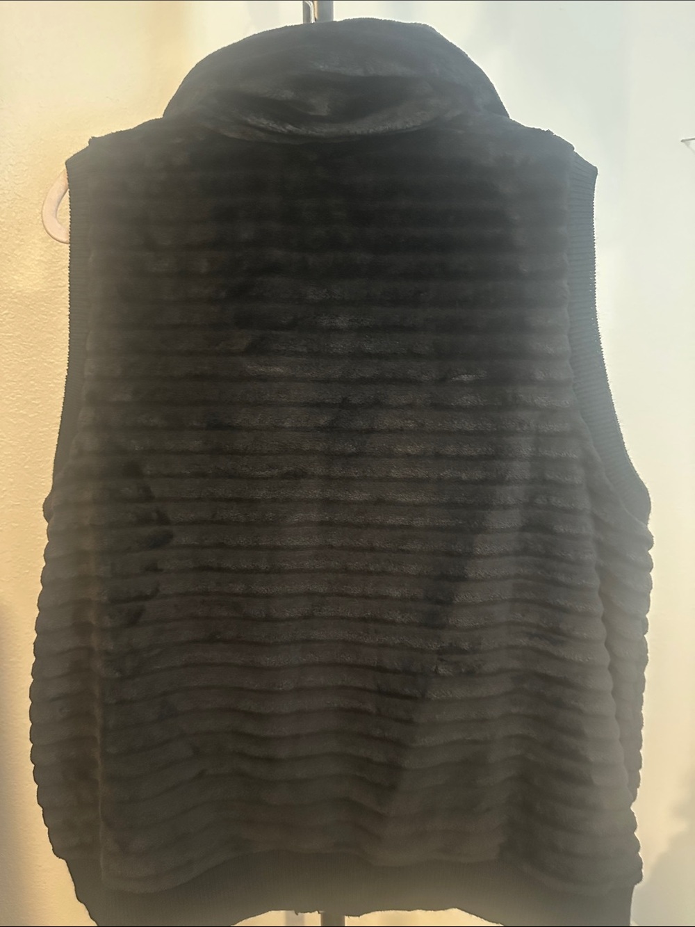 Cable & Gauge Black Faux-Fur Zip Vest with Stand Collar - Picture 4 of 4
